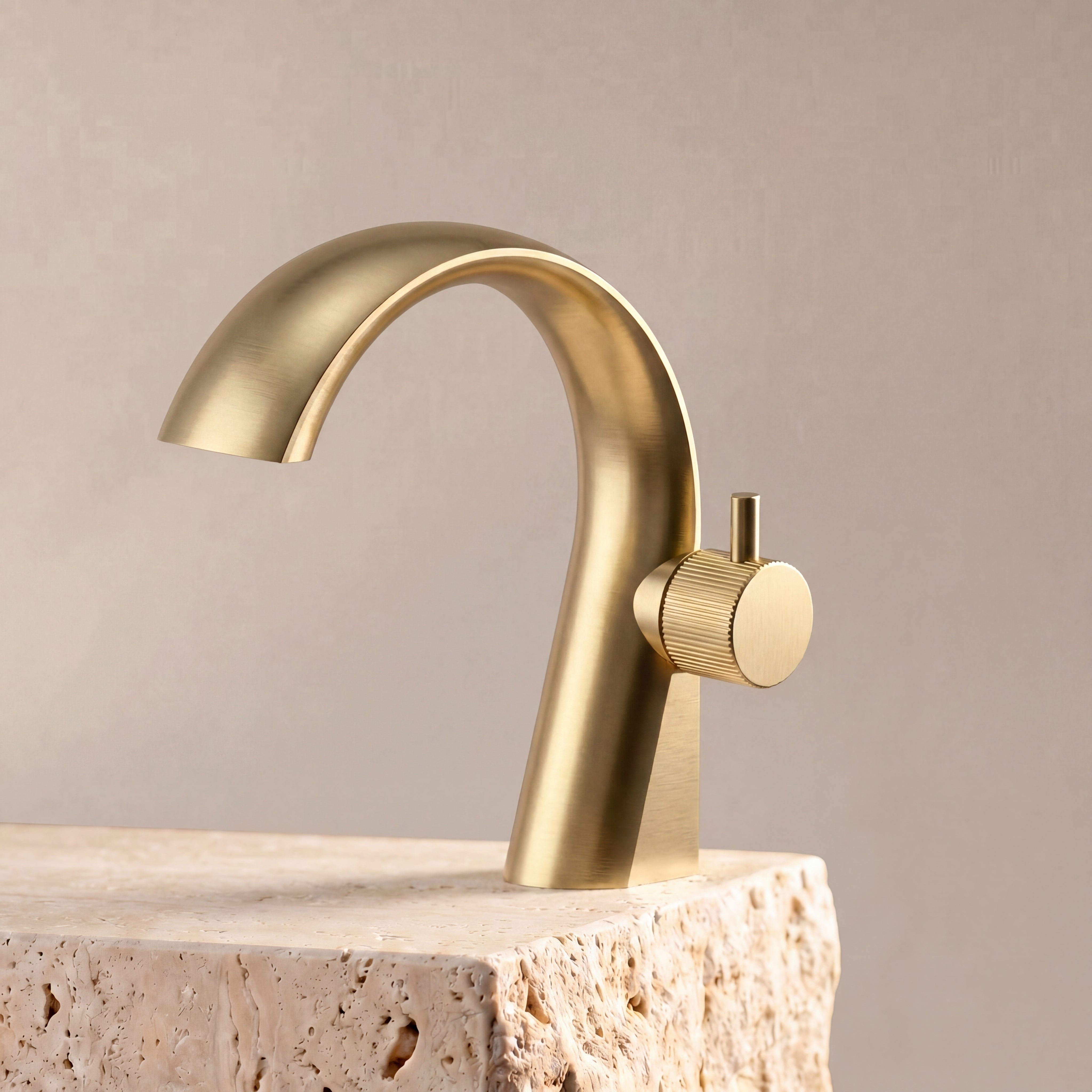 Velva AURA Collection | Sculptural Single-Hole Faucet with Knurled Dial