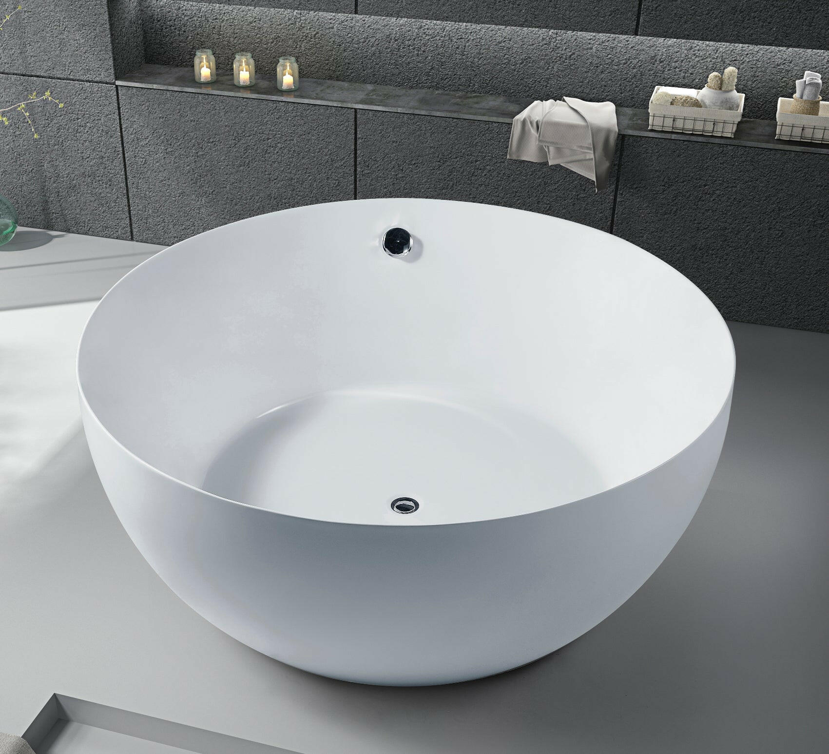 Round Free standing bathtub.