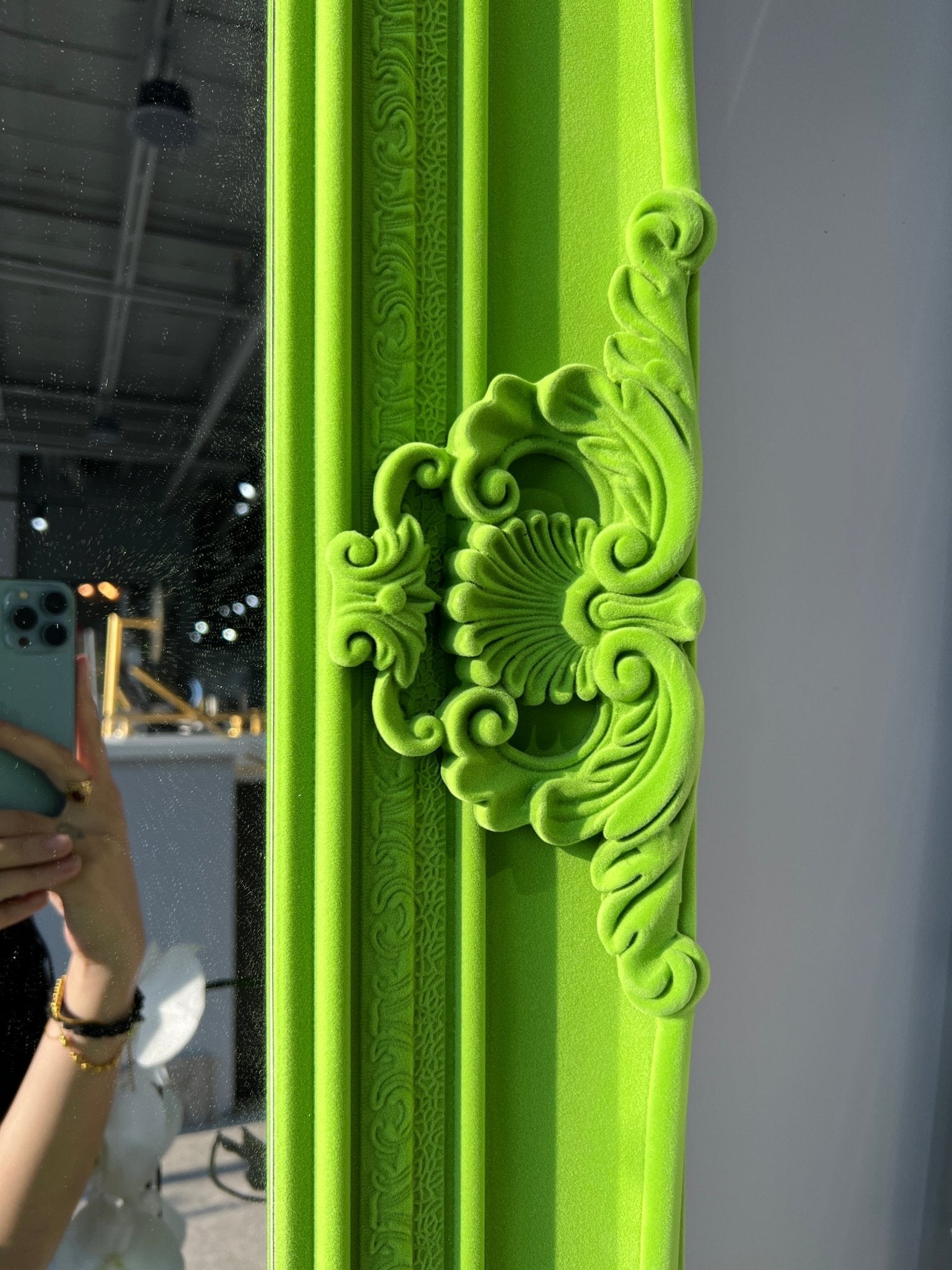 Baroque - Style Ornate Floor Mirror – Neon Pink, Neon Green, and Black Flocked Finish - 粉红色 NeoNova Decor